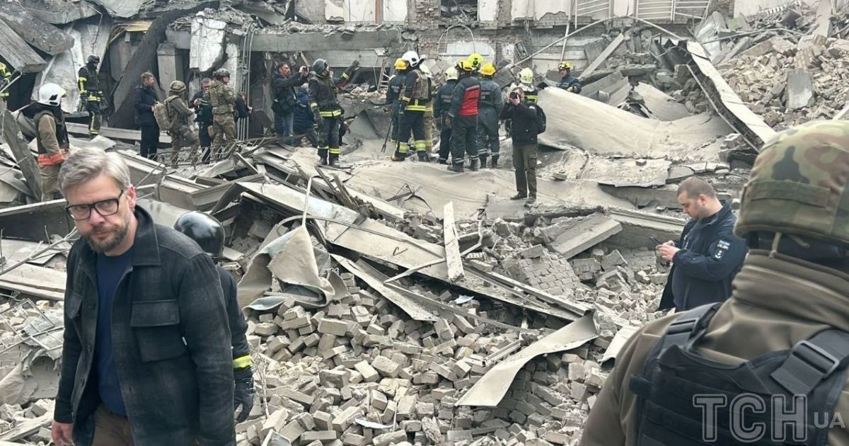 Руйнування в Києві внаслідок ракетної атаки 25 березня
