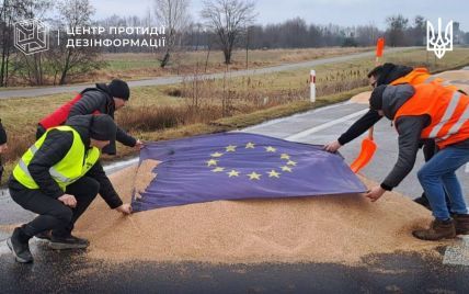 Польські фермери висипали українське зерно на дорогу: акцію організував "шанувальник" Путіна