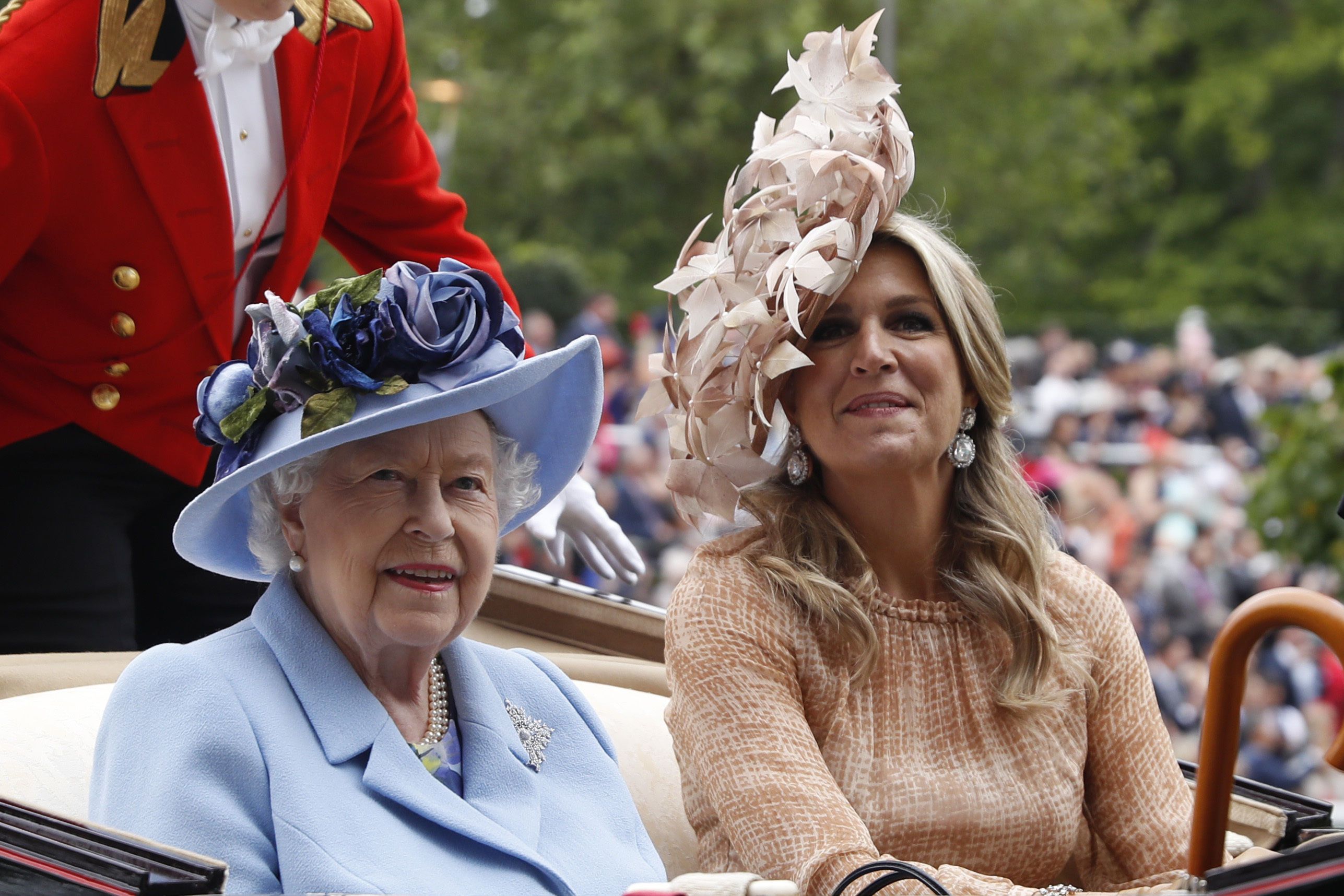 Леди на английском языке. Королевские скачки Royal Ascot. Роял аскот 2019. Шляпы на королевских скачках Роял аскот.