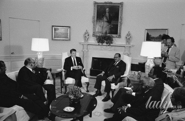 Президент Рональд Рейган під час зустрічі / © Associated Press