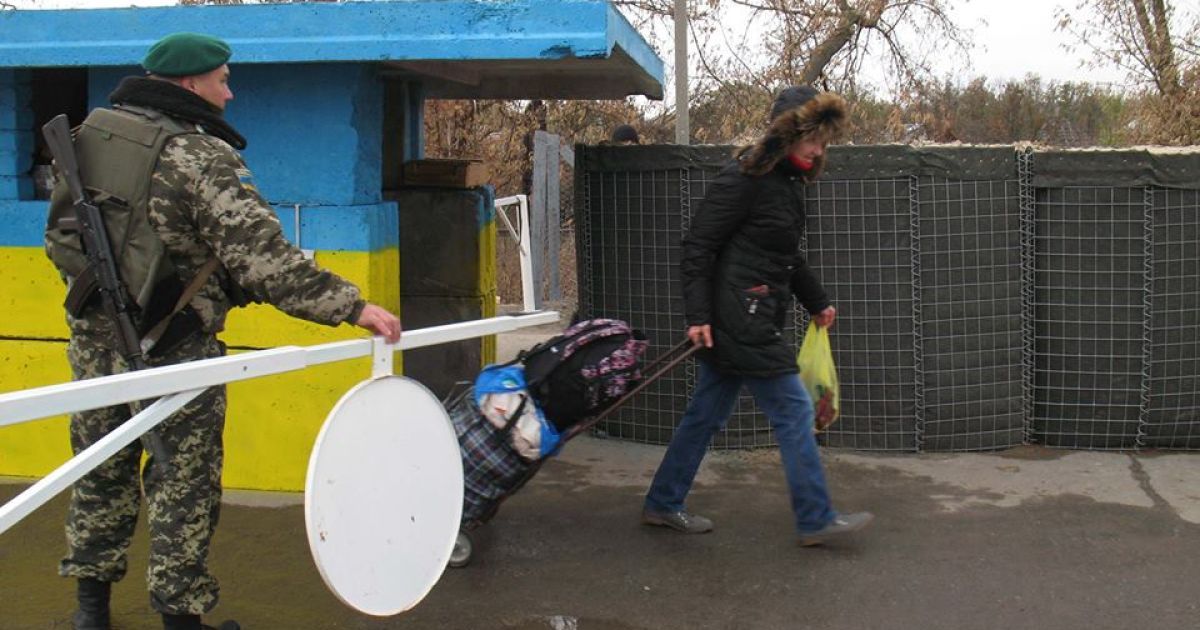 піший перехід до "ЛНР" на Луганщині_1 / © Facebook/Луганская областная военно-гражданская администрация