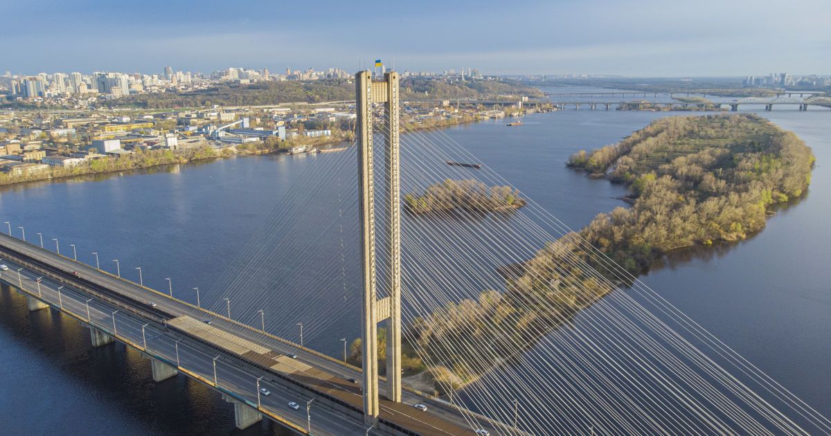 Рух Південним мостом у Києві закрили для приватного транспорту