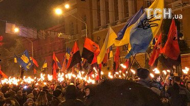 Початок смолоскипної ходи на честь Бандери в Києві_08