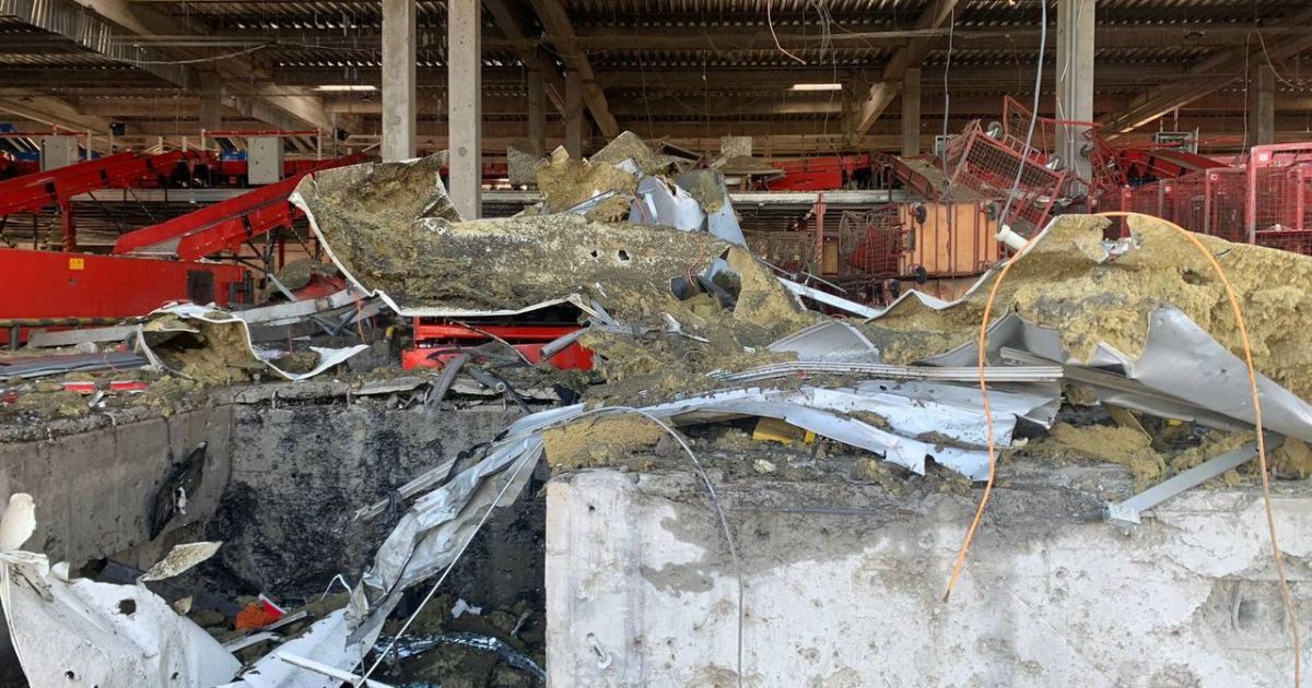 Російські окупанти завдали ракетного удару по "Новій пошті" в Миколаєві (фото)