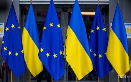Вступ України до ЄС може тривати роками: Макрон пропонує низку ініціатив, аби прискорити процес