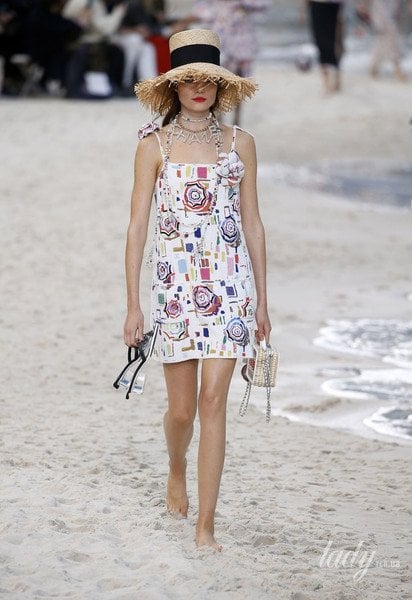 Коллекция Chanel прет-а-порте сезона весна-лето 2019 / © East News