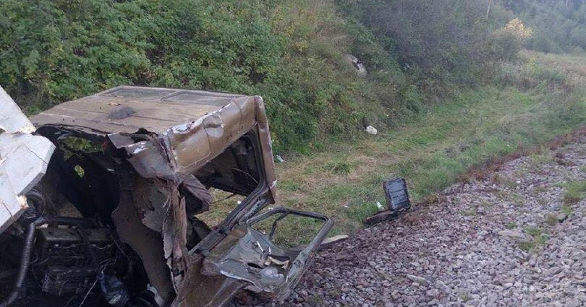 електричка розчавила вантажівку_8 / © facebook/Ігор Зінкевич