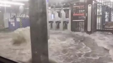 В Нью-Йорку повінь затопила метро