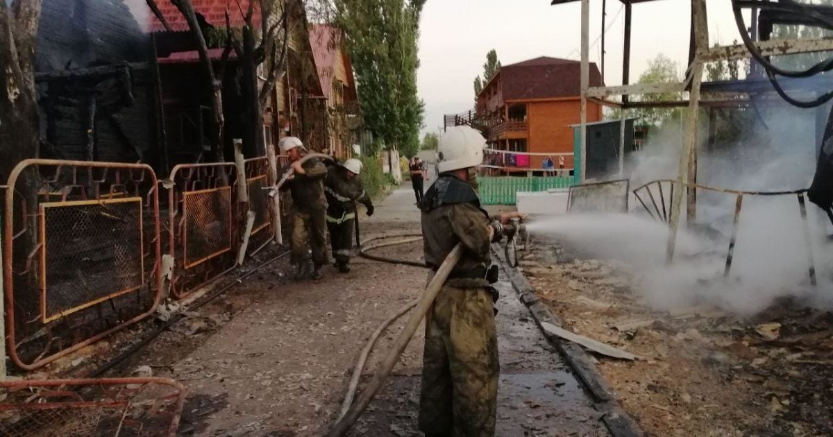 У Затоці вночі палали дві бази відпочинку: постраждав один відпочивальник