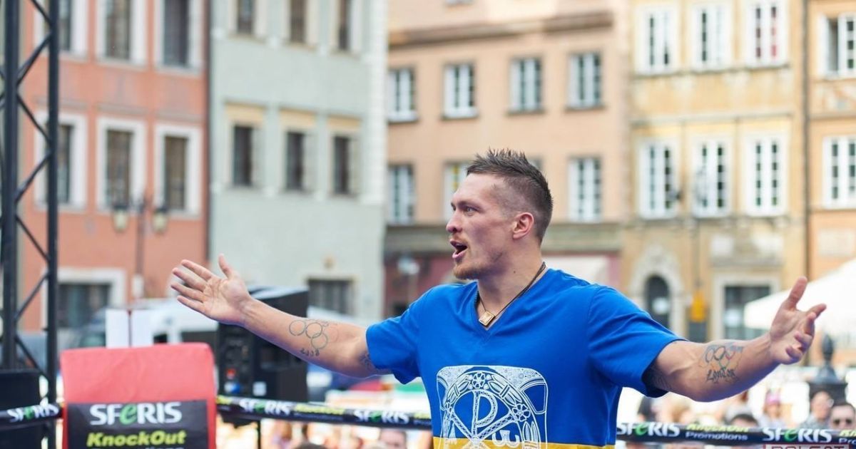 Усик поздравил "настоящих мужиков" с 23-м февраля