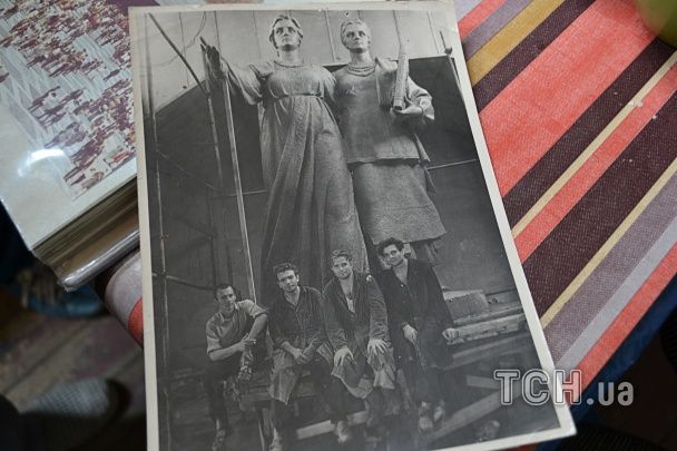Фотографии из личного архива В.Винайкина. Изготовление монумента в честь 300-летия воссоединения Украины с Россией / © tsn.ua