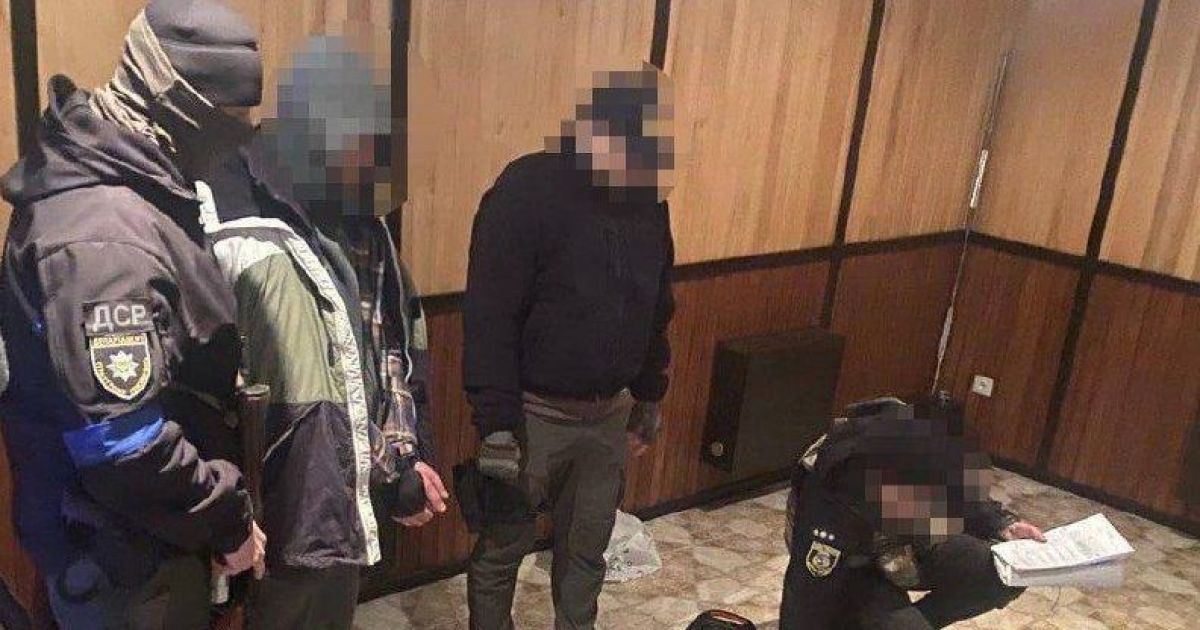 В Буче полиция задержала мародеров, которые могли сотрудничать с российскими убийцами: фото