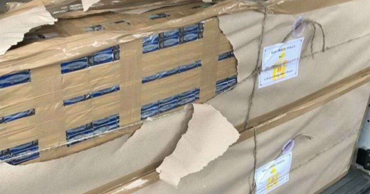 Цигарки перевозили під виглядом дипломатичної пошти / © СБУ