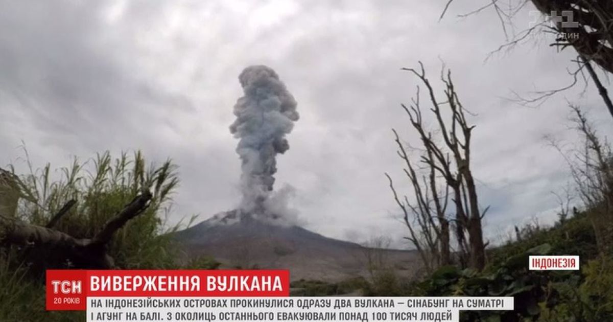 На Суматре сняли трехкилометровый столб пепла от вулкана