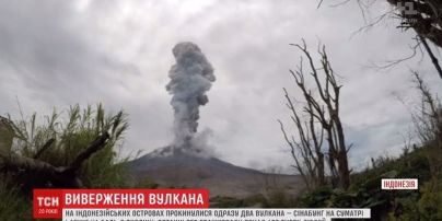 На Суматре сняли трехкилометровый столб пепла от вулкана
