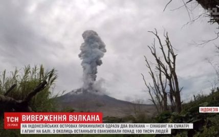 На Суматре сняли трехкилометровый столб пепла от вулкана