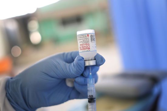 Швеція, Данія і Норвегія обмежили щеплення COVID-вакциною від Moderna через побічний ефект