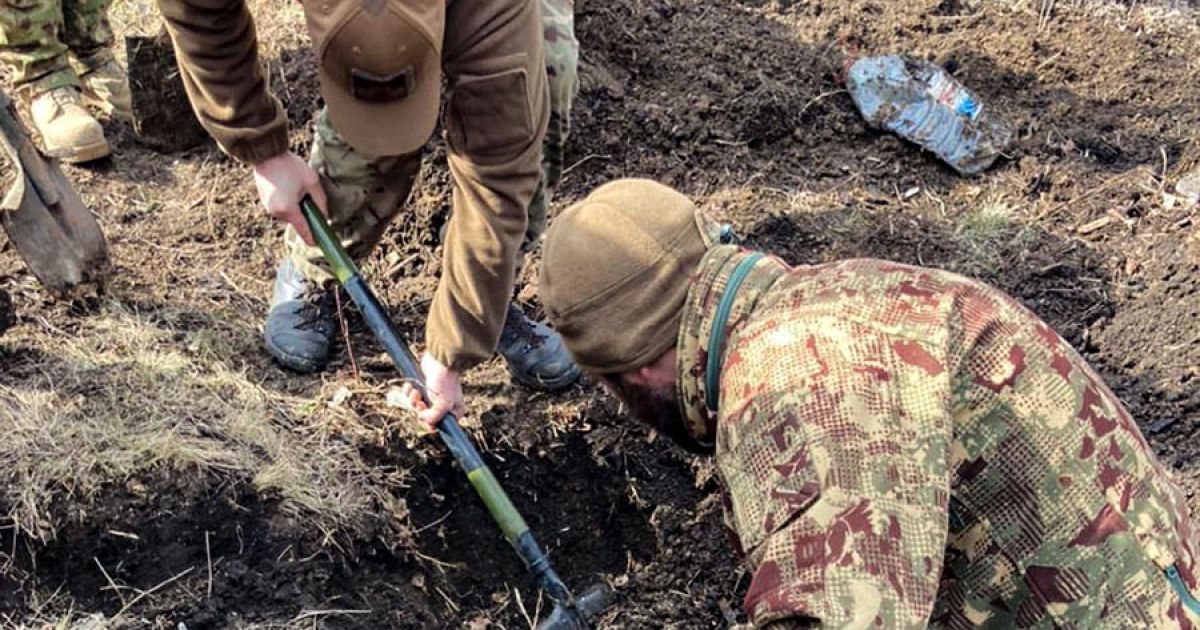 В Луганской области возле школы обнаружили арсенал с боеприпасами