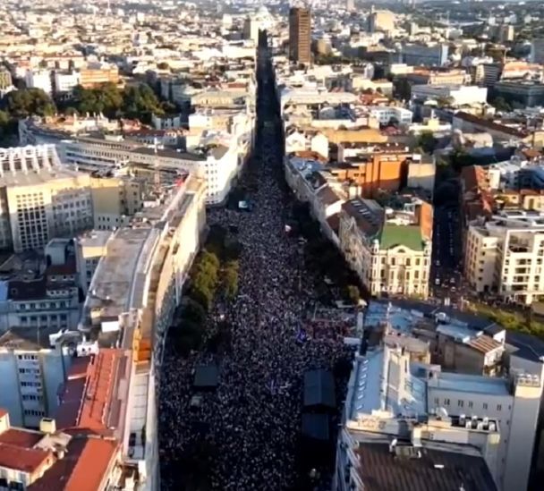 У Сербії спалахнули протести: десятки тисяч людей вийшли проти проросійського Вучича