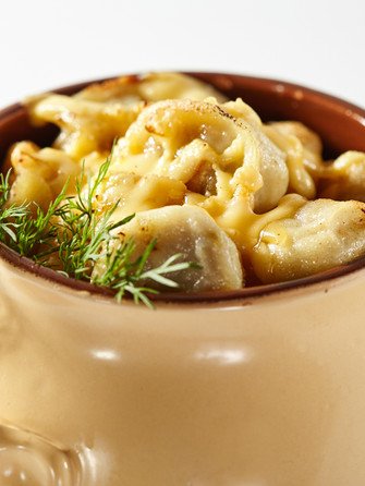 Пельмени с куриной печенкой в горшочках