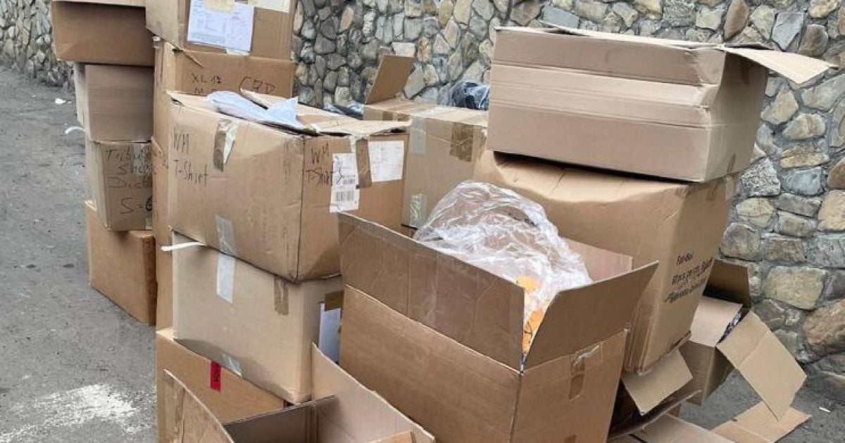 Таможенники изъяли 30 ящиков брендированной одежды, которую везли под видом гумпомощи: товар передадут ВСУ