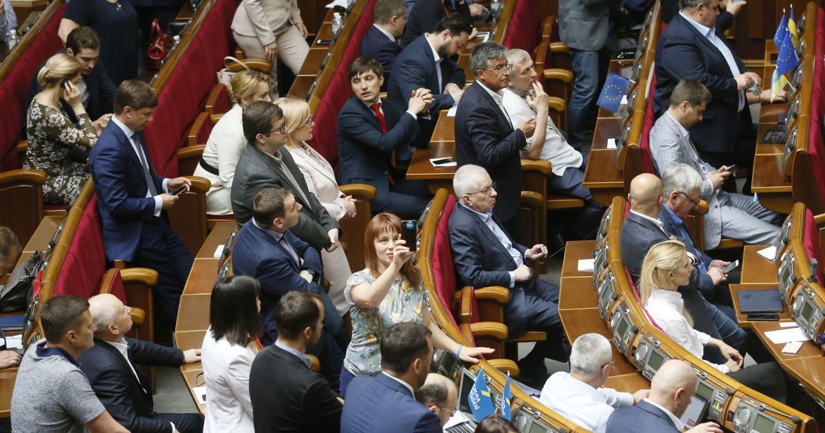 Зеленский отозвался на петицию о сокращении Верховной Рады до 100 депутатов