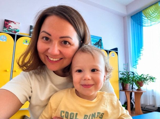 Оксана Байло с сыном в детском саду / © Facebook