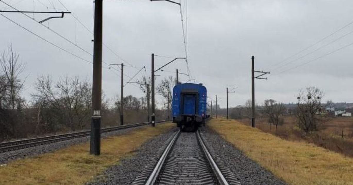 Швидкісний потяг збив на смерть чоловіка неподалік Львова: фото