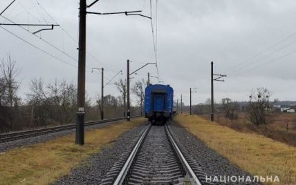 Швидкісний потяг збив на смерть чоловіка неподалік Львова: фото