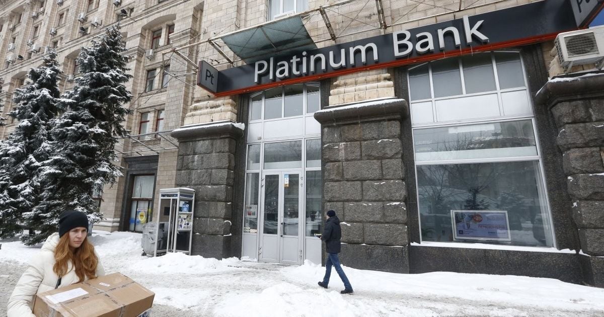 Економісти пророкують відчутні для всіх українців наслідки падіння "Платинум-банку"