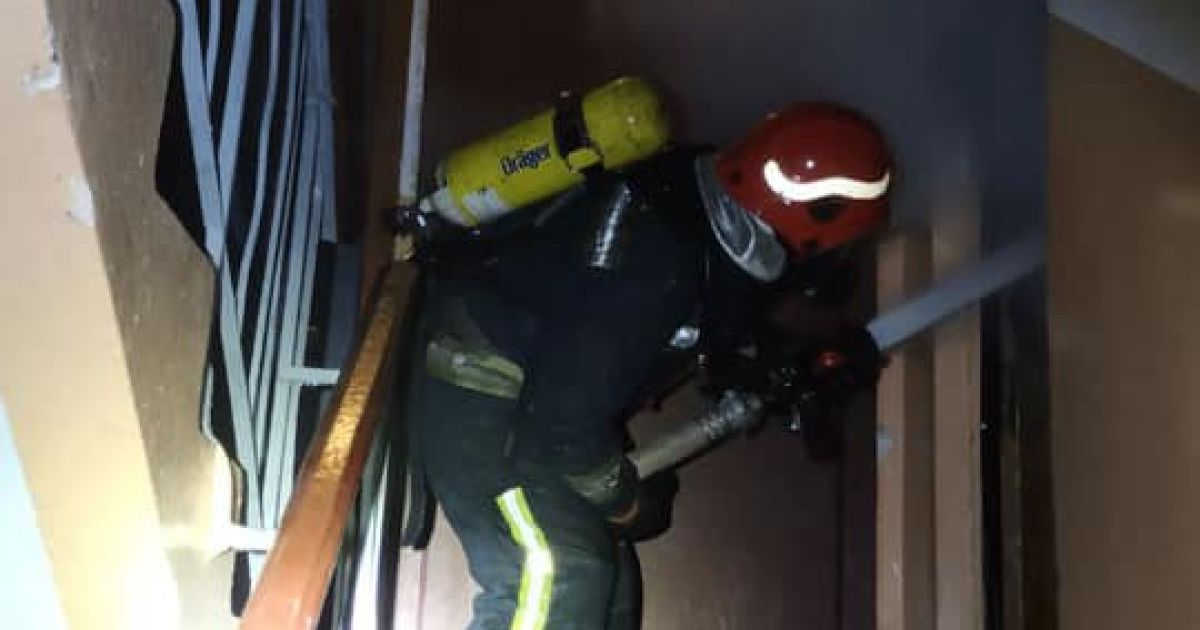 У Києві горіла квартира на другому поверсі 9-поверхівки