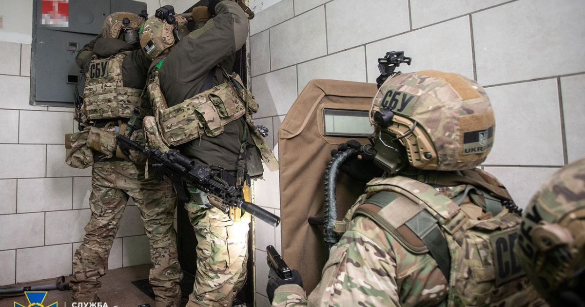 В Киеве рэкетиры под видом "добробатов" выбивали деньги из предпринимателей: детали громкого дела, к которому причастны россияне