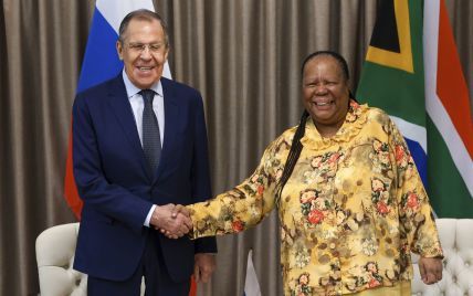 Лавров бродит по Африке, а Путин звонит друзьям: РФ перед годовщиной вторжения хочет избавиться от образа изгоя