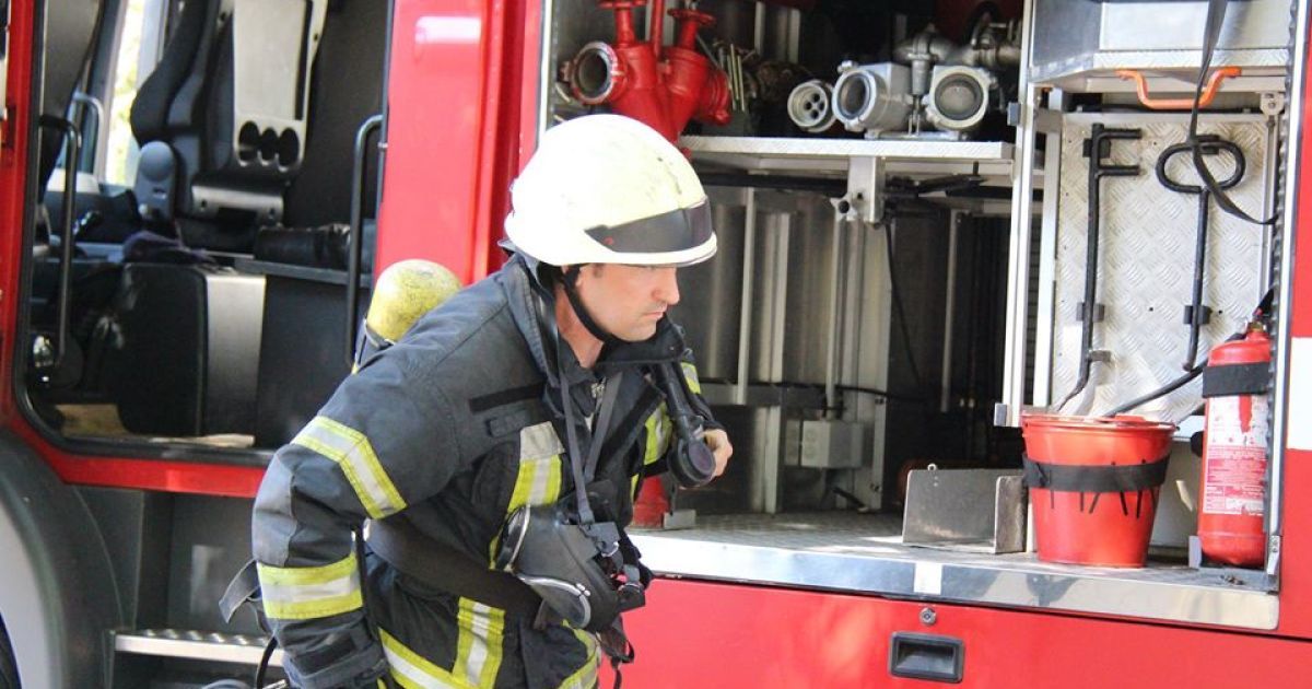 В Киеве горело здание Минэкономики: повреждено технику и мебель