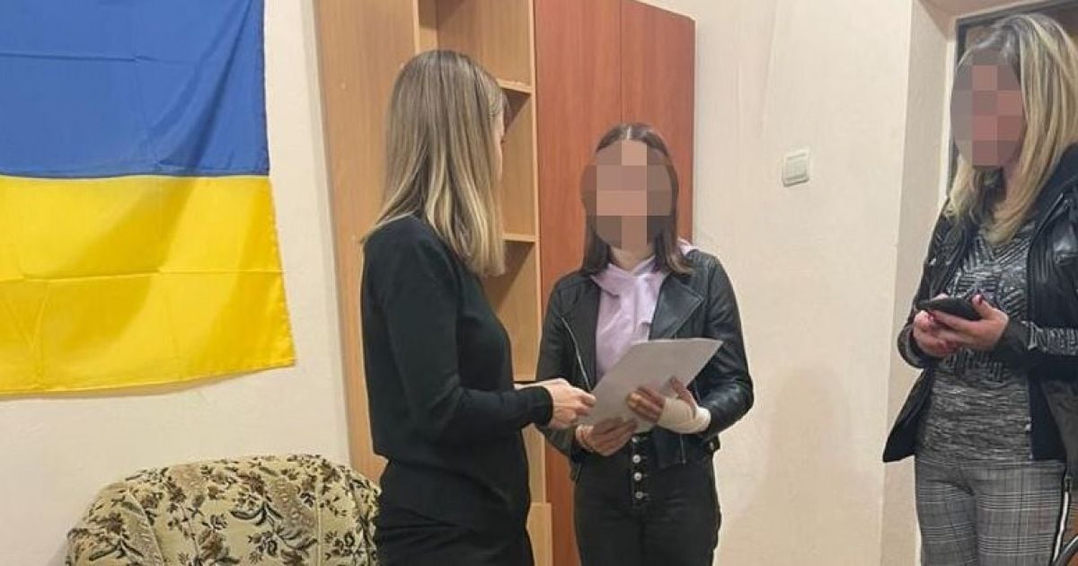 В Киеве 16-летняя студентка жестоко избила 13-летнюю девочку посреди улицы: как ее накажут