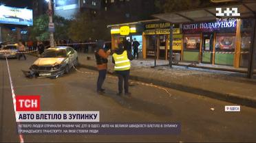 В Одесі 15-річна дівчинка у тяжкому стані внаслідок ДТП на зупинці громадського транспорту