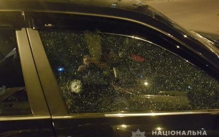 "Обурився, що його підрізали": поліція прокоментувала нічну стрілянину по машині у Києві