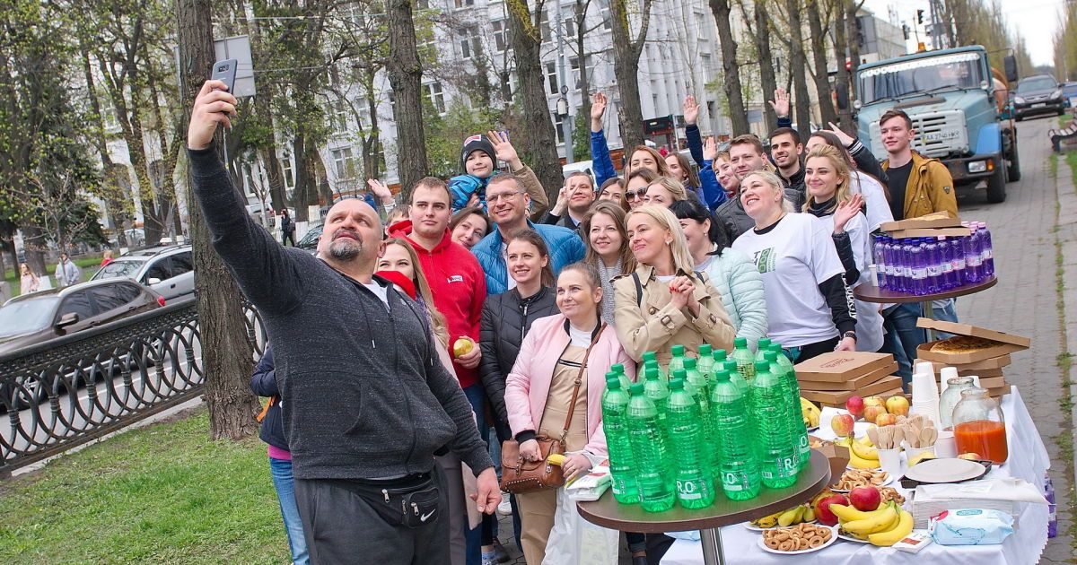 Социальная акция агентства Тошонадо: в День Земли в центре Киева высадили полсотни деревьев