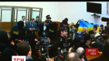 Надія Савченко заспівала під час оголошення вироку