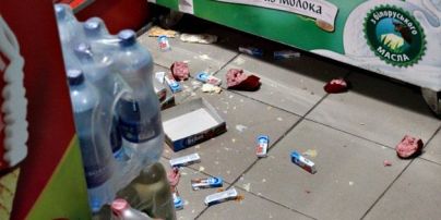 На Буковине еноты-беглецы устроили погром в продуктовом магазине