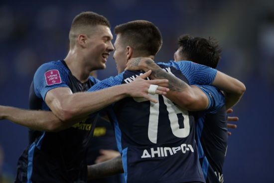 Помог гол Довбика: "Днепр-1" выиграл у "Мариуполя" и стал лидером УПЛ