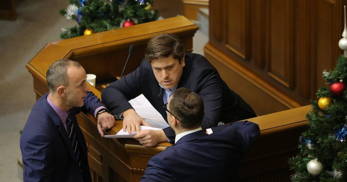 Подальше от "русского мира". Реакция политиков и экспертов на принятие закона о возвращении Донбасса