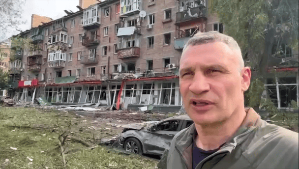 Последствия атаки на Киев: Кличко показал еще один поврежденный дом