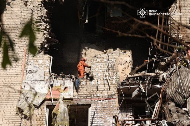 Последствия российского удара по Днепру 23 апреля