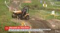 Чешские фермеры устроили гонки на старых моделях тракторов