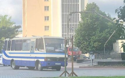 Захоплення заручників у Луцьку: зв'язок з водієм зник після 9 ранку