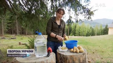 Легендарна "Тьотя Суп" після евакуації приготувала бункерну страву з "Азовсталі" в Карпатах