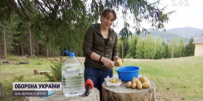 Легендарная "Тетя Суп" после эвакуации приготовила бункерное блюдо из "Азовстали" в Карпатах