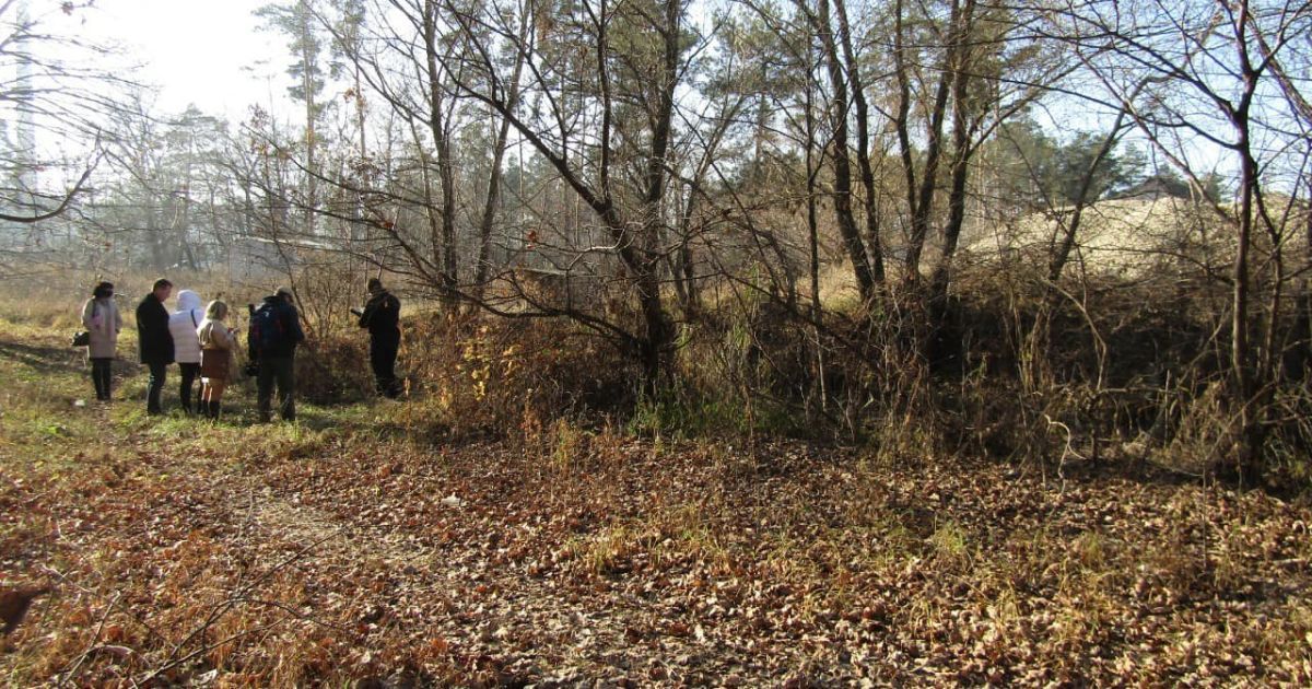 Під Києвом річку Стугну забруднено викидами пічних матеріалів: фото