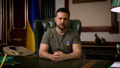 Зеленский рассказал о ракетном терроре россиян и почему его жена улетела в США